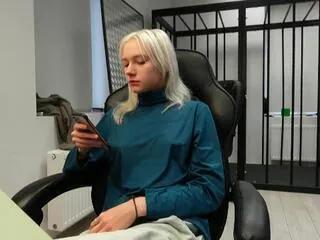 laura_chaplin from Flirt4Free is Freechat