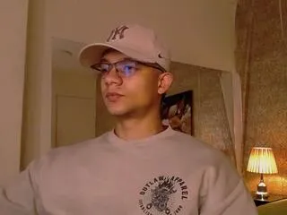 mike_wellss from Flirt4Free is Freechat