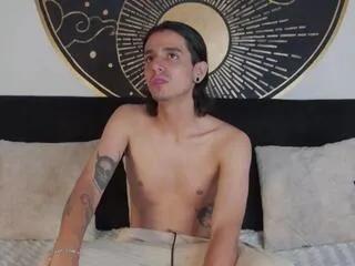 saul_stonee from Flirt4Free is Freechat