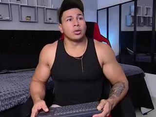 tyler_benz from Flirt4Free is Freechat