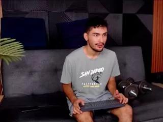 Yoggi_aron from Flirt4Free