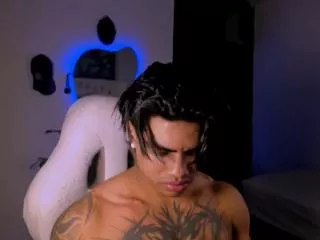 Young_laroi from Flirt4Free