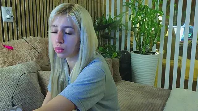 -violettttta- from StripChat is Freechat