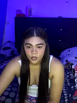 2moons_full_of_love from StripChat is Freechat