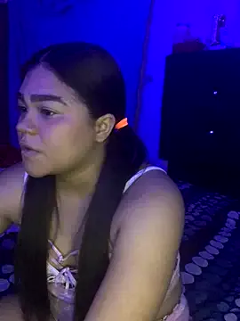 2moons_full_of_love from StripChat is Freechat