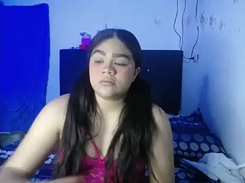 2moons_full_of_love from StripChat is Freechat