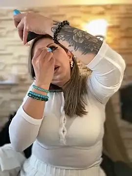 _Abril-Office1 — SquirtFrontMyBoss