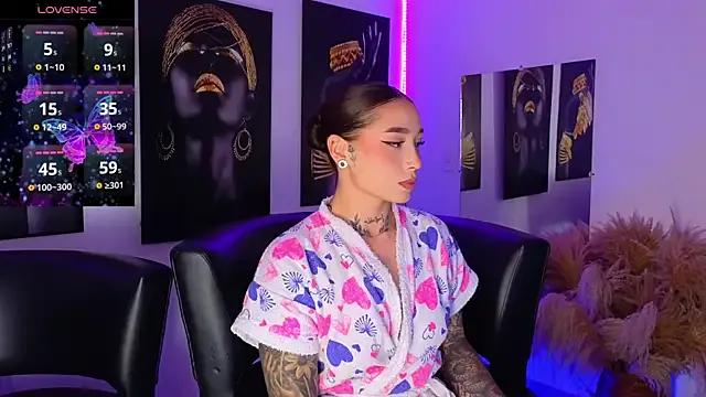 _brenna_hanson from StripChat is Freechat
