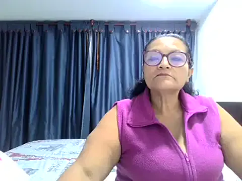 _Cristal from StripChat is Freechat