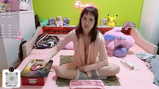 Girls: try live performances with matured performers, from dancing to quirks, in a variety of beautiful sex cams.