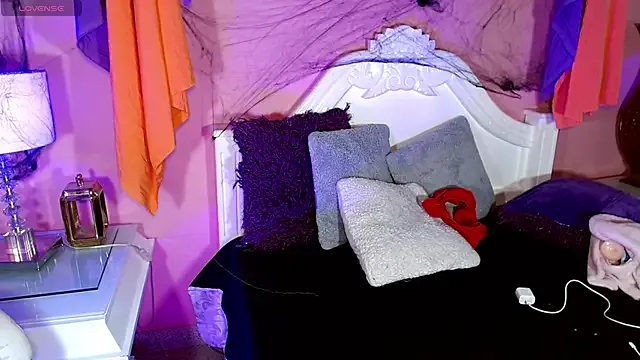 _IsabellaRousse from StripChat is Freechat