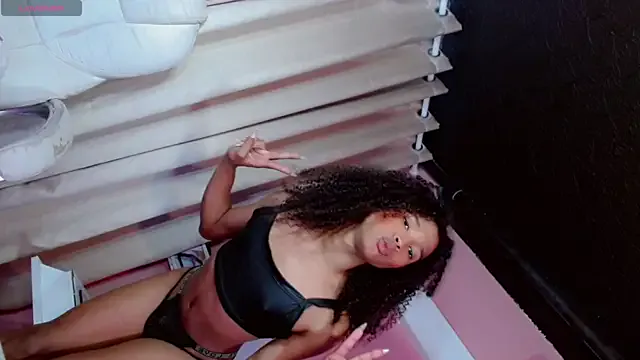 _IsabellaRousse from StripChat is Freechat