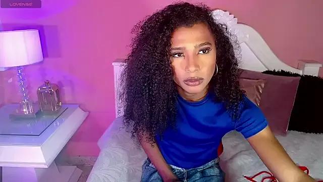 _IsabellaRousse from StripChat is Freechat
