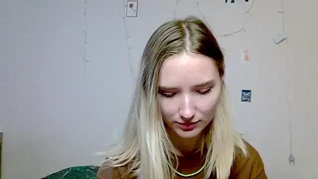 _kikiclark__ from StripChat is Freechat