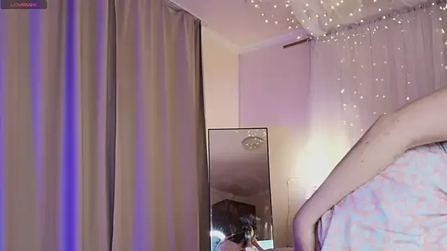 _Melissa_Evans_ from StripChat is Freechat