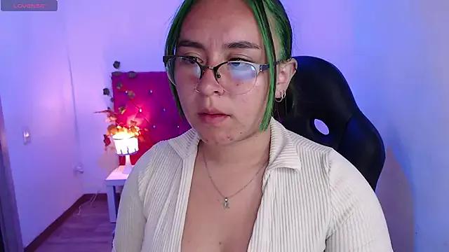 _MissMegann from StripChat is Freechat
