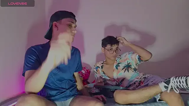 Girls: try live performances with matured performers, from dancing to quirks, in a variety of beautiful sex cams.