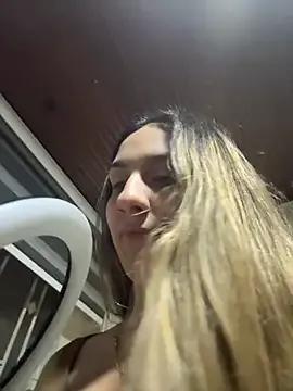 _Sarah_honeey_ from StripChat is Freechat