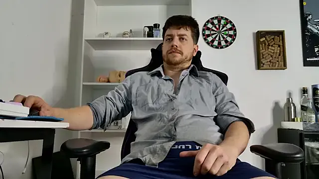 aaronlegend_ from StripChat is Freechat