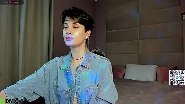 Adeline_Perle from StripChat