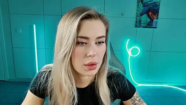 AdelLoyss from StripChat is Freechat