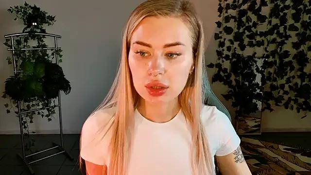 AdelLoyss from StripChat is Freechat