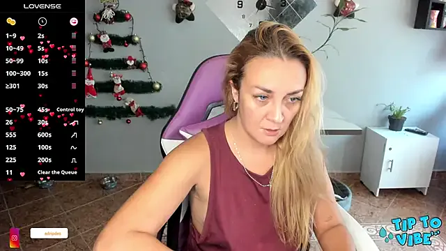 adriana_p25 from StripChat is Freechat