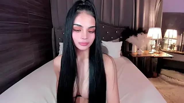 AdrianaMillers from StripChat is Freechat