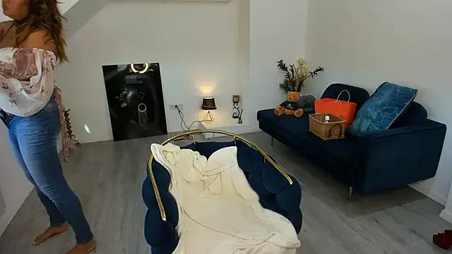 Aileen_Stone from StripChat is Freechat