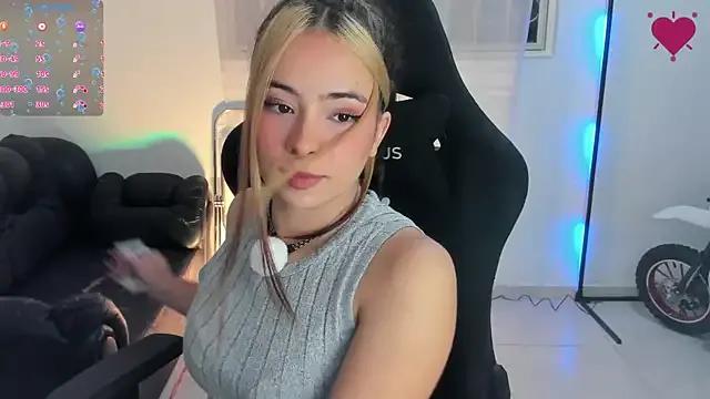 Aishelyng from StripChat is Freechat