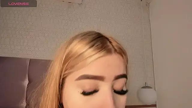 Akira_Sweet_ from StripChat is Freechat