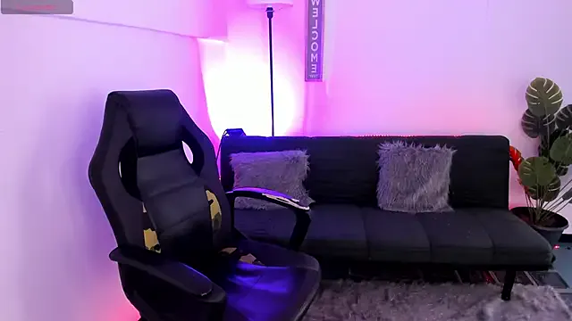 Alana-sweet from StripChat is Freechat