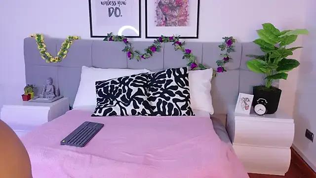 Alanaa_Gomez from StripChat is Freechat