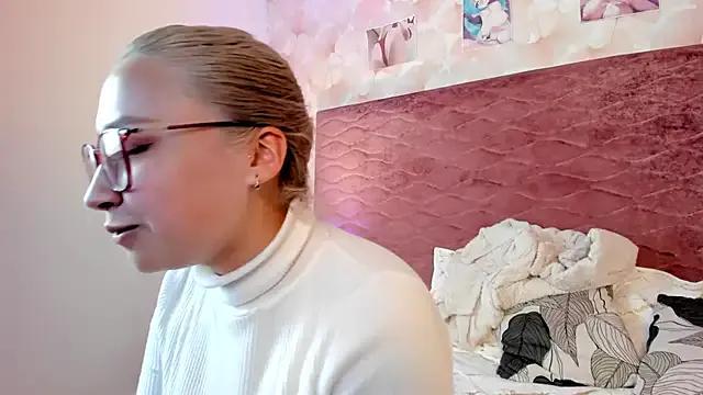 AlanaLeBlanc from StripChat is Freechat