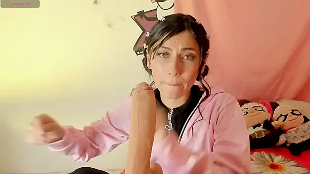 Alanaloiiss_ from StripChat