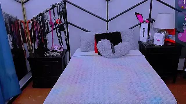 Girls: try live performances with matured performers, from dancing to quirks, in a variety of beautiful sex cams.