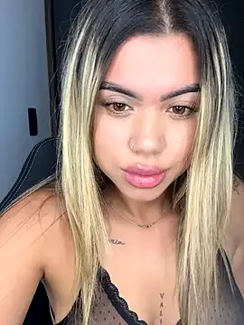 Alanna-foxx from StripChat is Freechat