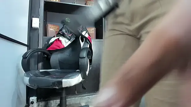 AlanRed_ from StripChat