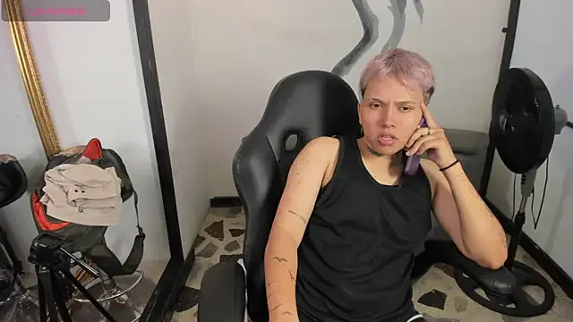 AlanRed_ from StripChat