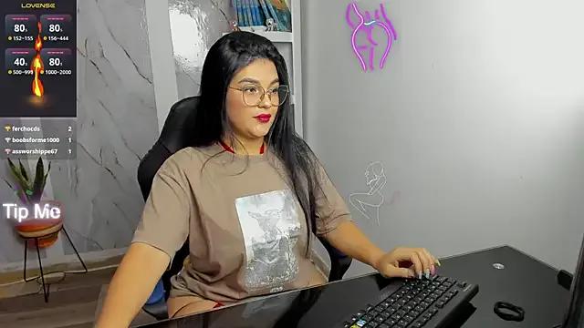 alayasmile from StripChat