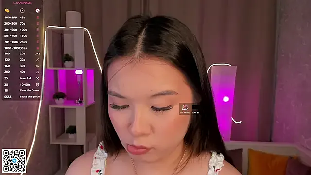 AlberthaEscue from StripChat is Freechat