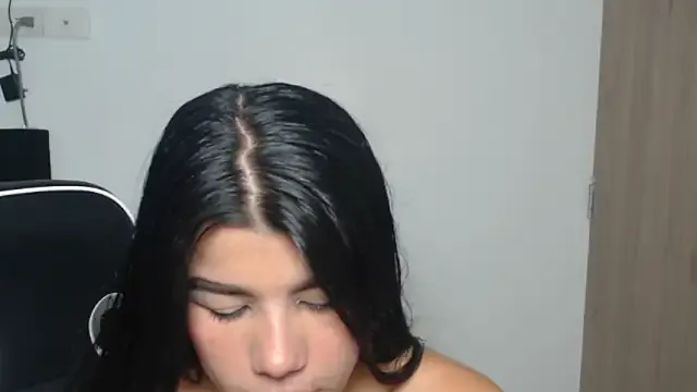 AlejandraScott from StripChat is Freechat