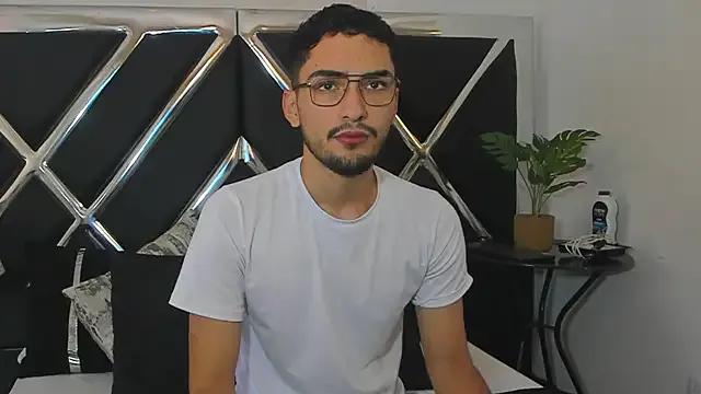 AlekRuizx from StripChat is Freechat