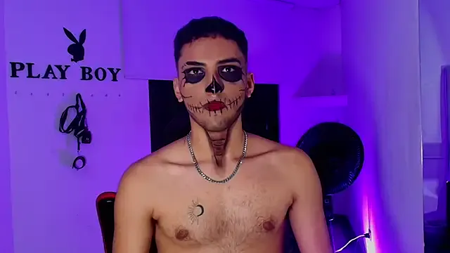 AlekRuizx from StripChat is Freechat