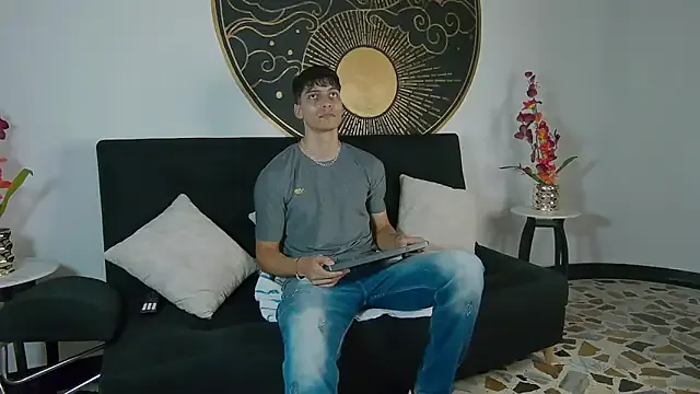 AlessioVitale from StripChat is Freechat