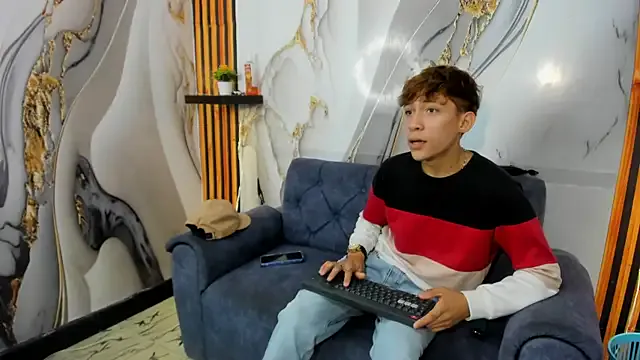 Alex_LatinBoy18 from StripChat is Freechat