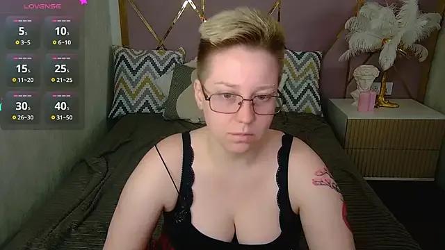AlexandraGreen from StripChat is Freechat