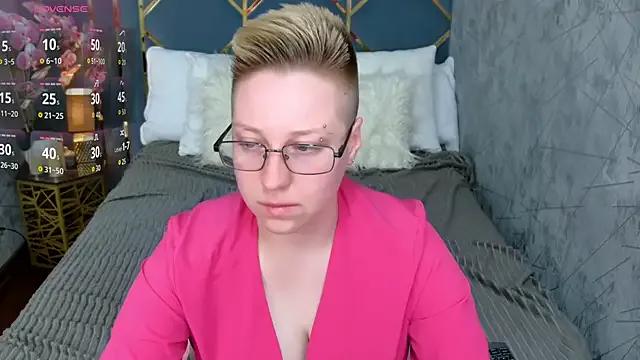 AlexandraGreen from StripChat is Freechat