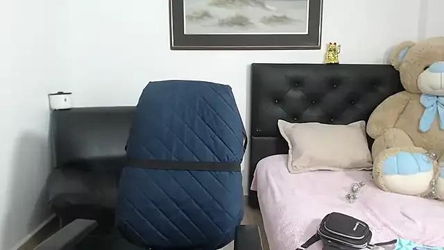 Girls: try live performances with matured performers, from dancing to quirks, in a variety of beautiful sex cams.