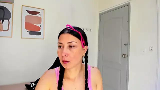 Girls: try live performances with matured performers, from dancing to quirks, in a variety of beautiful sex cams.